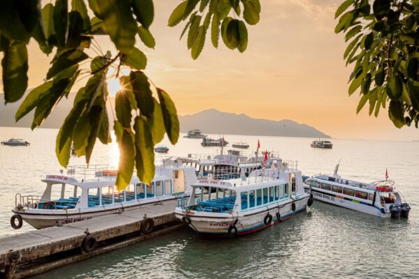 bến tàu đảo hoa lan